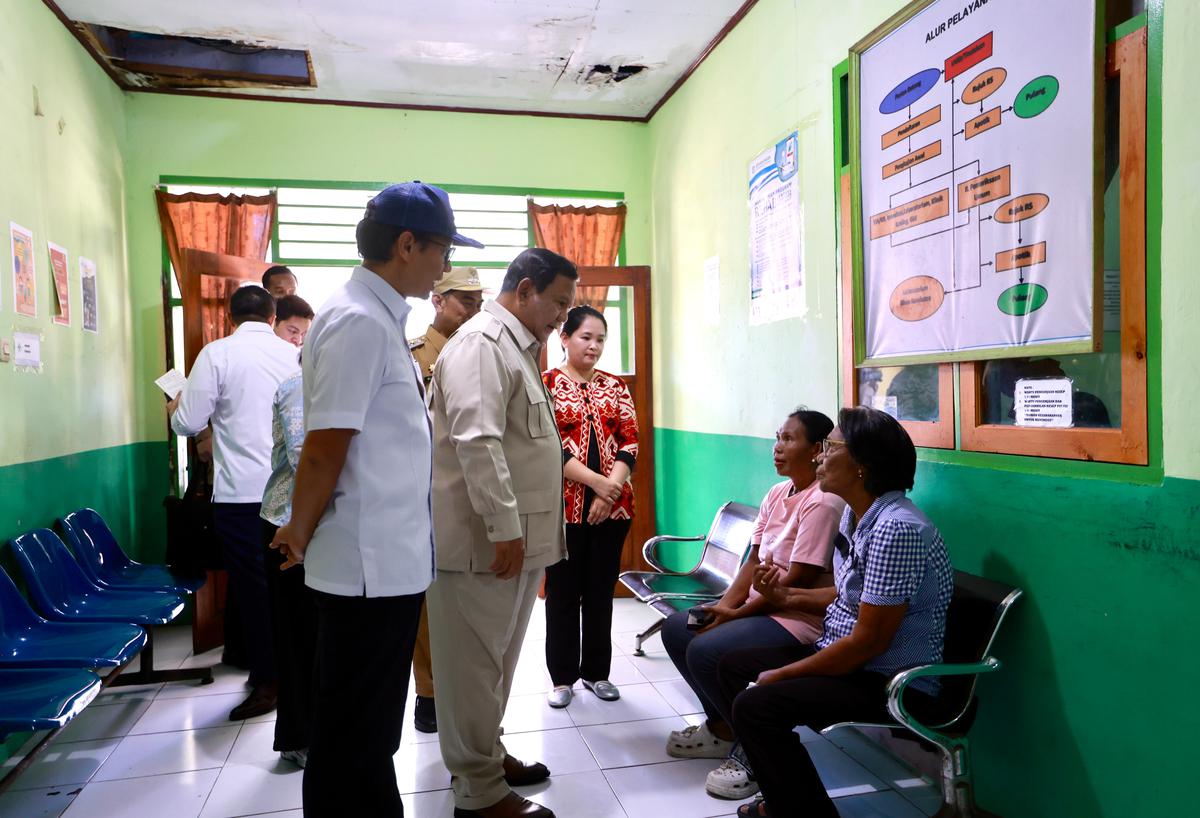 Dari Filipina Langsung ke Pulau Miangas, Prabowo Cek Fasilitas Kesehatan Masyarakat dan Serahkan Bantuan