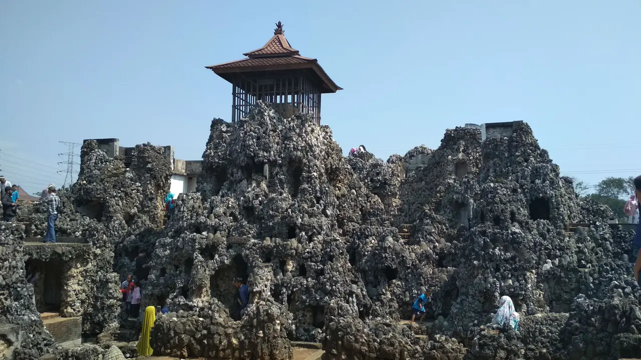 Kisah Lorong Rahasia Gua Sunyaragi dan Hancurnya Situs Sultan Matangaji Cirebon