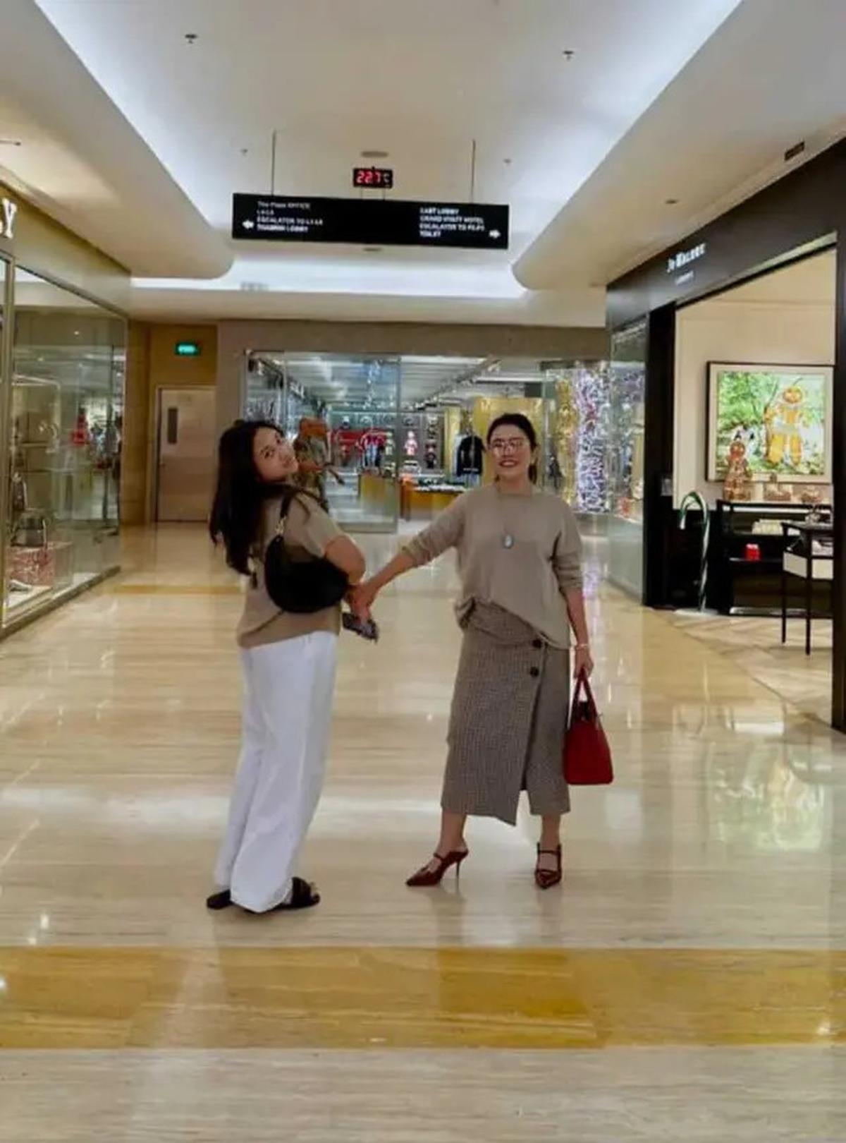 6 Gaya Outfit Mayangsari dan Khirani yang Selalu Kompak, Tampil Bak Bestie
