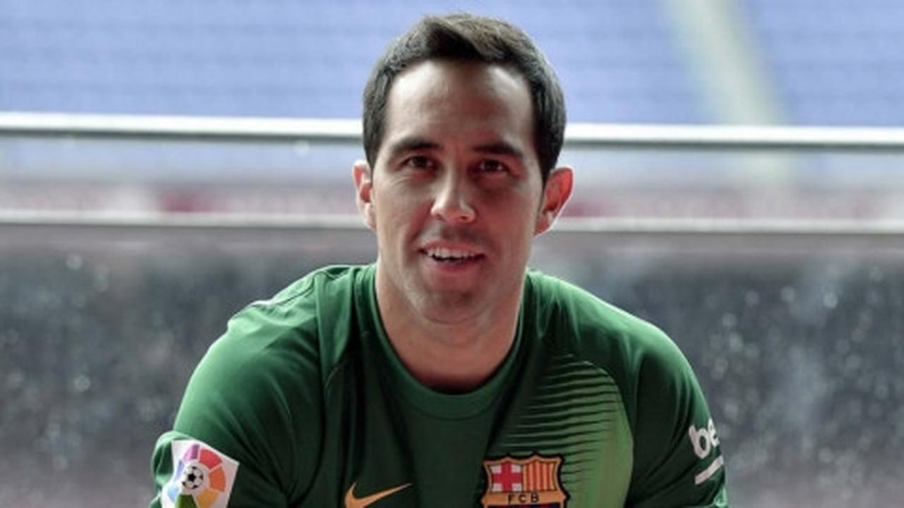 Jadi kiper terbaik La Liga, Claudio Bravo protes