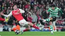 Meski performa tidak sepenuhnya meyakinkan, pasukan Mikel Arteta tetap berhasil mengamankan hasil yang dibutuhkan. Lini pertahanan tampil solid untuk menjaga keunggulan agregat hingga peluit akhir. (AP Photo/Kin Cheung)