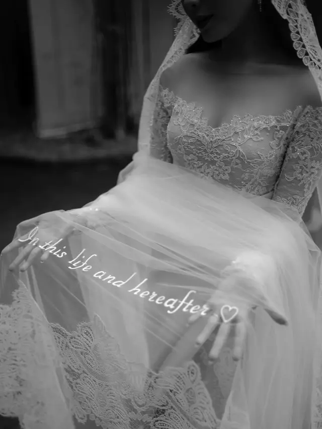 Detail Busana Pengantin Haviza Devi Anjani di Malam Resepsi, Ada Bordir Penuh Makna pada Veil