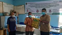 Dosen-dosen muda USU ciptakan pupuk organik cair dari kotoran sapi untuk petani di Nagori Bandar Rakyat, Kecamatan Bandar, Kabupaten Simalungun, Sumatera Utara (Sumut)
