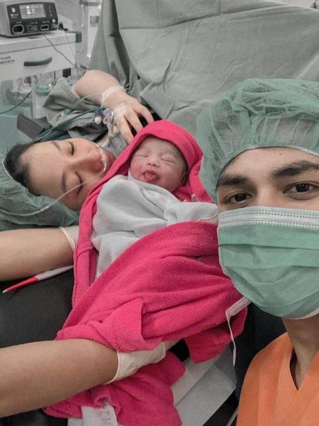 Adzana Bing Slamet melahirkan (Instagram/ @rizkyalatas)
