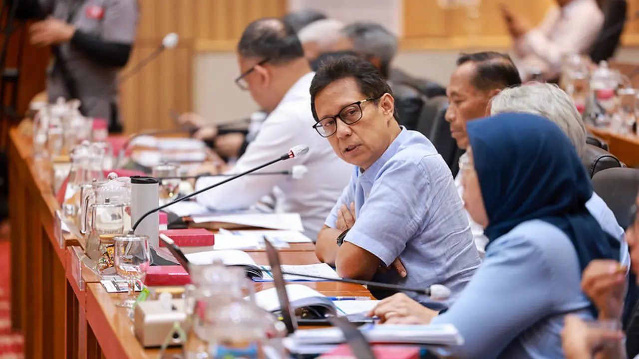 Menkes Budi dalam rapat kerja dengan Komisi IX DPR pada Senin (8/6/2026) mengatakan soal fenomena unik para dokter di Indonesia ingin jadi spesialis. (Foto: Dok Kemenkes)