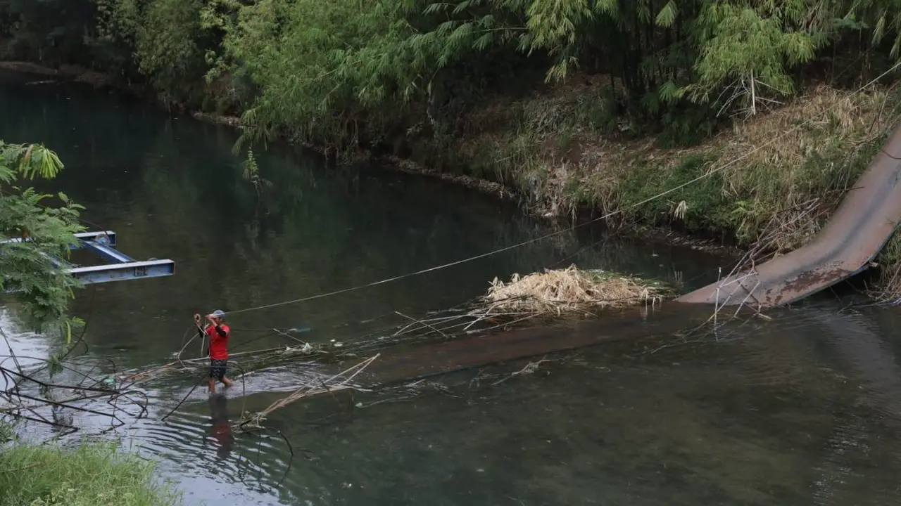 Kondisi jembatan gantung yang ambruk di Kabupaten Probolinggo (Istimewa)