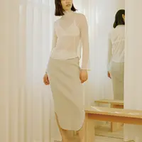 Pakaian dalam Uniqlo dan Mame Kurogouchi yang berwarna putih.(Foto: Dokumen/Uniqlo)