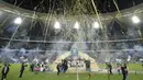 Kemeriahan saat para pemain Real Madrid merayakan kemenangan atas Atletico Madrid pada pertandingan final Piala Super Spanyol di King Abdullah Stadium, Jeddah, Arab Saudi, Senin (13/1/2020). Real Madrid menang adu penalti 4-1. (AP Photo/Hassan Ammar)