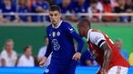 Pemain Chelsea, Kai Havertz berusaha melewati hadangan pemain Arsenal pada laga Florida Cup di Camping World Stadium, Orlando, Florida, 23 Juli 2022. Media sosial digemparkan dengan video yang menampilkan Kai Havertz mengenakan baju Arsenal. Ia tampak berpose memakai jersey kandang terbaru The Gunners dengan nomor punggung 29. Menariknya, akun resmi Arsenal di berbagai media sosial belum mengunggah video tersebut. (AFP/Getty Images/Sam Greenwood)