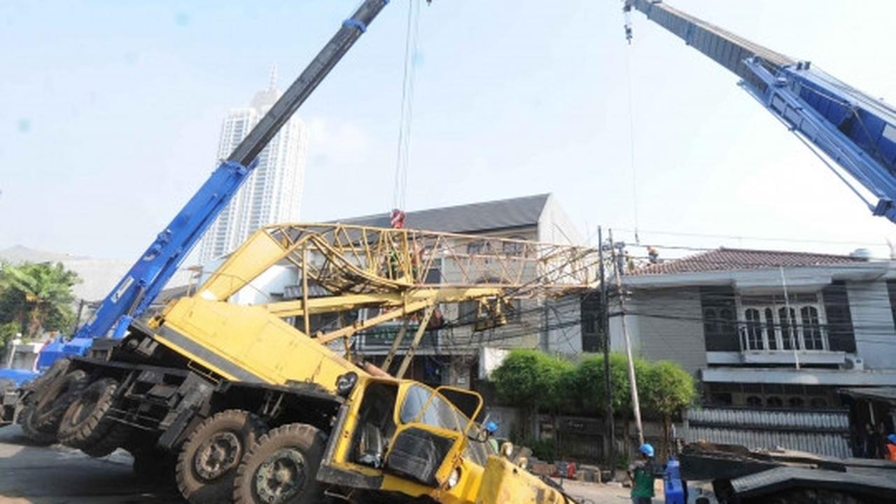 Ini crane proyek JLNT Tendean-Cileduk yang roboh di Kebayoran Baru