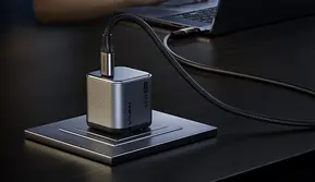 Charger Berukuran Saku Ini Bisa Isi Baterai Laptop dalam Hitungan Menit