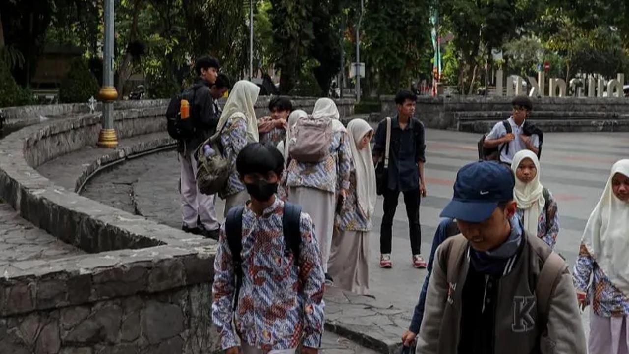 Taman yang terletak di Jalan Raya Darmo, Wonokromo, Surabaya tersebut biasanya ramai saat akhir pekan.