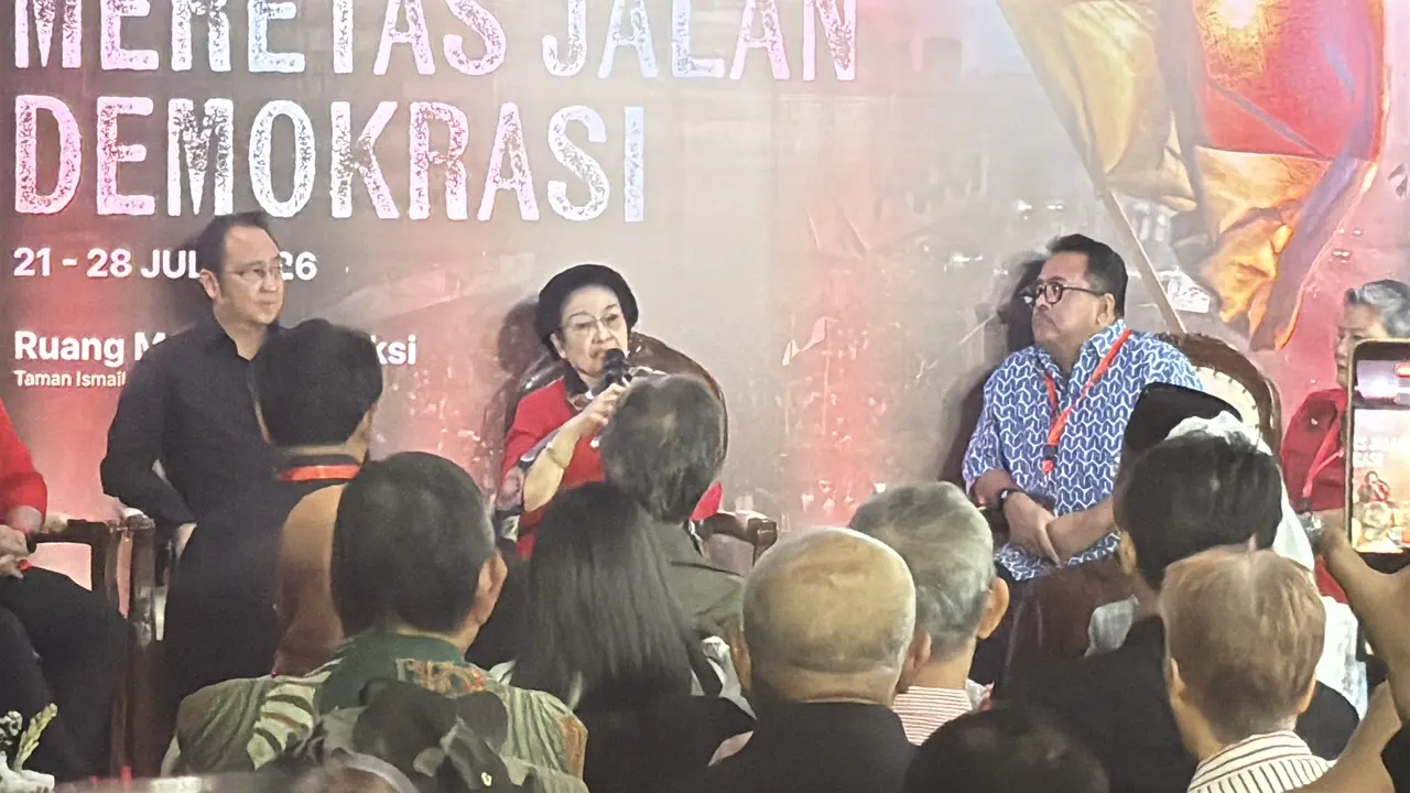 Presiden ke-5 RI Megawati Soekarnoputri saat berpidato dalam peringatan 30 tahun Peristiwa Kudatuli di Taman Ismail Marzuki, Cikini, Jakarta Pusat, Selasa (21/7/2026). (Liputan6.com/Ady Anugrahadi)