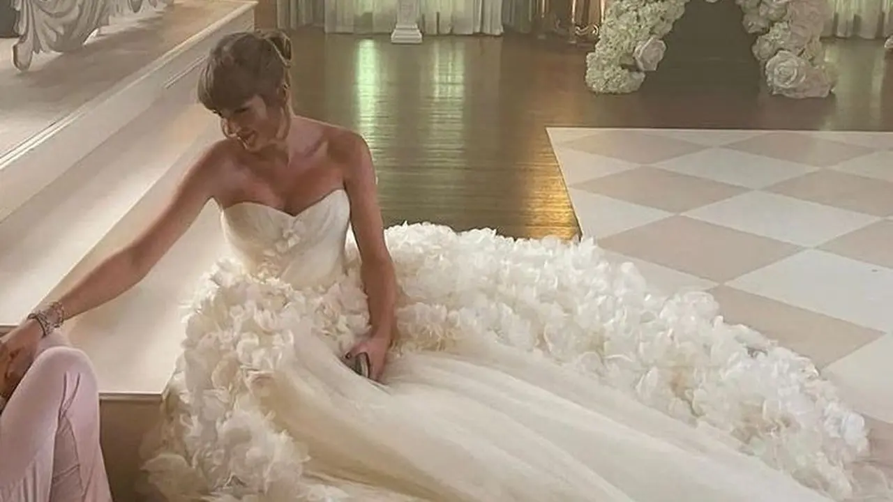 Taylor Swift Resmi Menikah dengan Travis Kelce, Tampil Memukau dalam Gaun Christian Dior Haute Couture