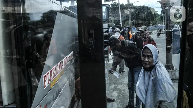 Suasana Arus Balik Liburan di Terminal Kampung Rambutan