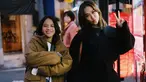 Begini momen ketika wanita yang akrab disapa BCL dan Noah jalan-jalan di pusat kota Tokyo. Tampak keduanya tampil kompak dalam balutan coat winter. Ibu dan anak ini terlihat bak kakak adik.(Liputan6.com/IG/@bclsinclair)