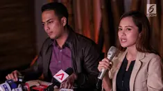 Juru bicara Alexis Group, Lina Novita memberikan keterangan kepada awak media di lantai 2 Hotel Alexis, Jakarta, Selasa (31/10). Manajemen Alexis buka suara terkait tidak diperpanjangnya izin operasi oleh Pemprov DKI Jakarta. (Liputan6.com/Faizal Fanani)