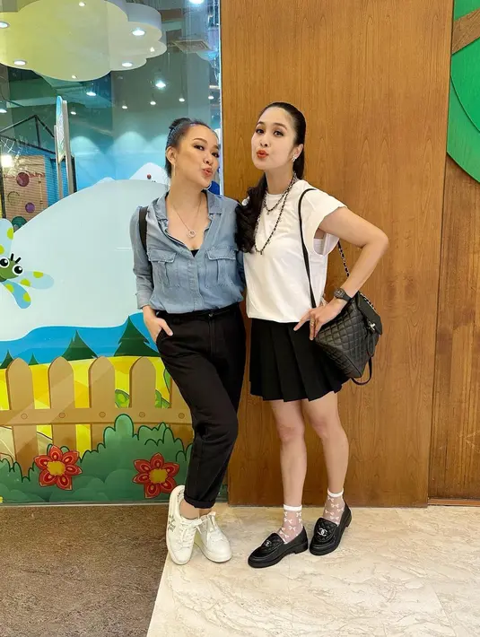 Sandra Dewi dan Yuanita Christiani (Instagram/sandradewi88)