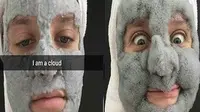 Viral, Wanita Ini Pamer Wajah dengan Masker Bergelembung