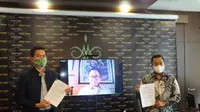 Tim Lawyer Ihza & Ihza Lawfirm yaitu Gugum Ridho Putra dan Muhammad Dzul Ikram bersama Yusril Ihza Mahendra yang bergabung secara daring dalam press conference terkait kasus pelanggaran TSM Pilkada Bandar Lampung, Kamis (14/1/2021). (Ist)