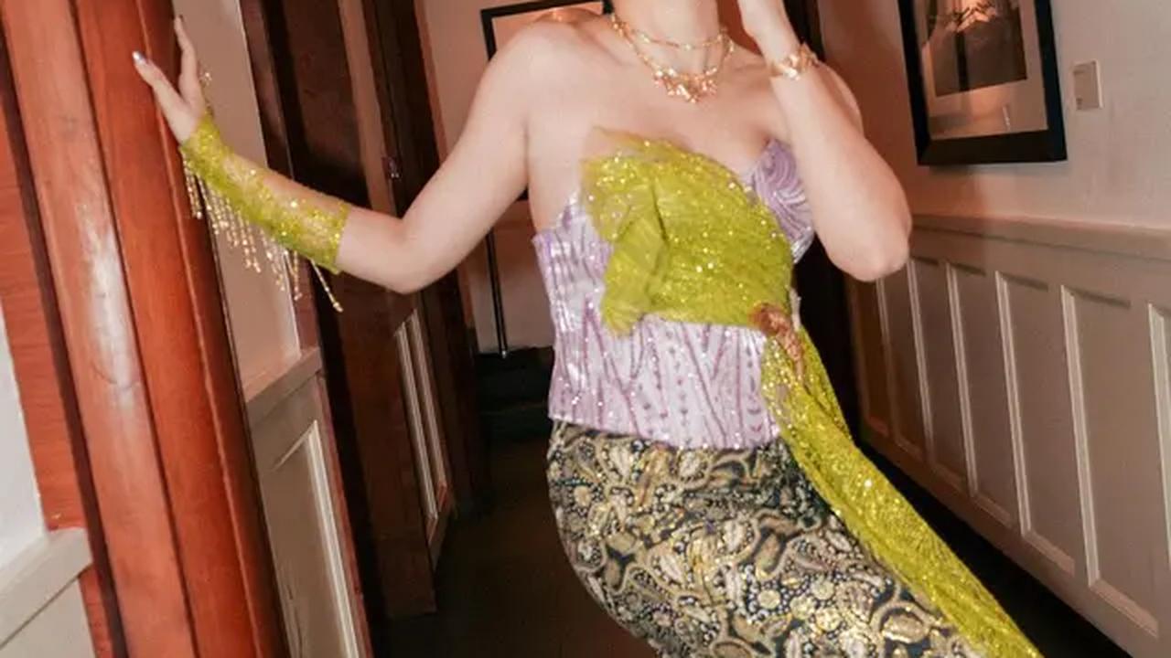 Penampilan Sitha Marino dalam gala premiere film terbarunya, MANTA SURUGANA di XXI Metropole, Jakarta sukses curi atensi. [Foto: IG/sithamarino].