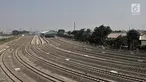 Suasana area pembangunan Depo kereta Cipinang, di Jakarta, Kamis (10/5). Depo yang nantinya sebagai tempat perawatan dan pemeriksaan kereta tersebut sudah mencapai titik rampung. (Merdeka.com/Iqbal S. Nugroho)