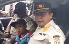 Satpol PP Amankan Bocah Ditinggal Ayah di Pasar Kebayoran Lama, Kondisi Sehat