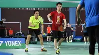 Kevin Sanjaya Sukamuljo dan Hendra Setiawan berlatih di Hipo Badminton, Bangkok, Thailand, Kamis (17/5/2018), jelang perhelatan Piala Thomas dan Uber. (PBSI)