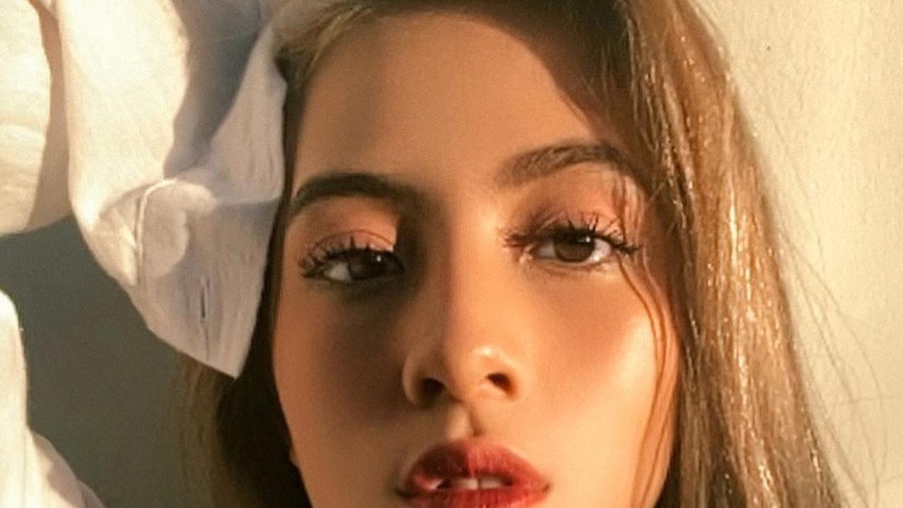 7 Pemotretan Adhisty Zara Ini Curi Perhatian, Dianggap Bak Boneka