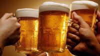 Kamu suka minum alkohol sebelum tidur? Bahaya nggak ya?