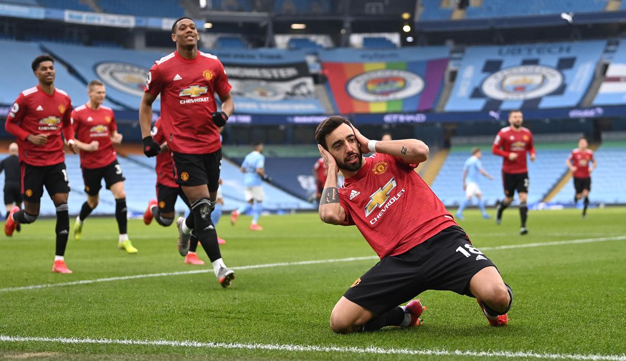 Wakil kedua dari Manchester United adalah Bruno Fernandes. Pemain berkebangsaan Portugal tersebut menempati urutan kedua klasemen pencetak gol terbanyak hingga pekan ketiga Liga Inggris 2021/2022. Ia tercatat telah mengoleksi tiga gol. (Foto: AFP/Pool/Laurance Griffiths)