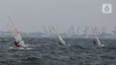 Windsurfing merupakan gabungan dari dua olahraga ekstrem air, yakni surfing dengan perahu layar. (Liputan6.com/Angga Yuniar)