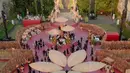 Dirancang oleh Stupa Caspea, dekorasi pernikahan didominasi dengan unsur kerajinan tradisional Indonesia. [@dikhadheansa]