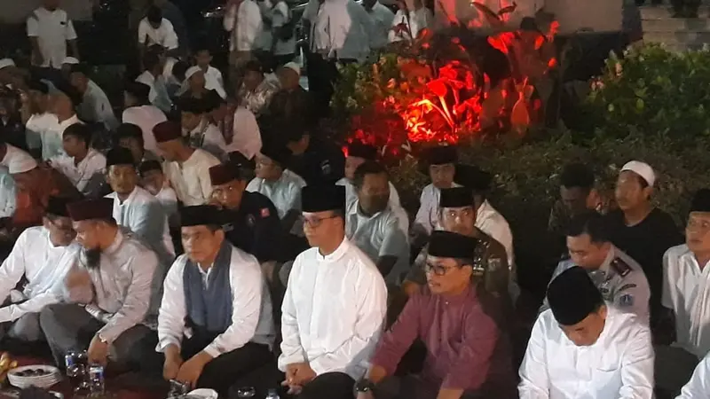 Anies Pukul Beduk dan Tradisi Bawa Rantang di Malam Takbiran Jaksel