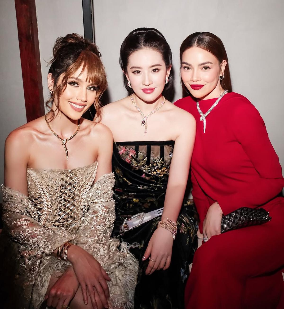 Potret Cinta Laura Hadir di Exhibition Bvlgari, Pamer Kedekatan dengan Liu Yifei hingga Anne Hathway