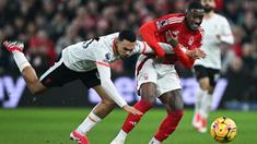 Nottingham Forest benar-benar memberikan kesulitan buat Liverpool, sang pemuncak klasemen sementara Liga Inggris. (AFP/Paul Ellis)