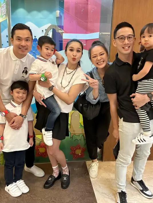 Sandra Dewi dan Yuanita Christiani (Instagram/sandradewi88)