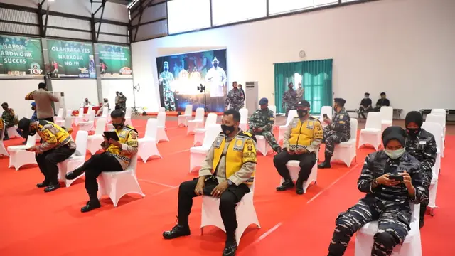 Vaksinasi Polisi dan TNI di Sumsel, Kapolri : Mereka Berada di Garis Terdepan