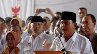 "Kami, Prabowo-Hatta siap menang dan siap kalah dengan cara demokratis dan terhormat," tegas Prabowo Subianto saat jumpa pers di Rumah Polonia, Jakarta, (22/7/2014). (Liputan6.com/Miftahul Hayat)