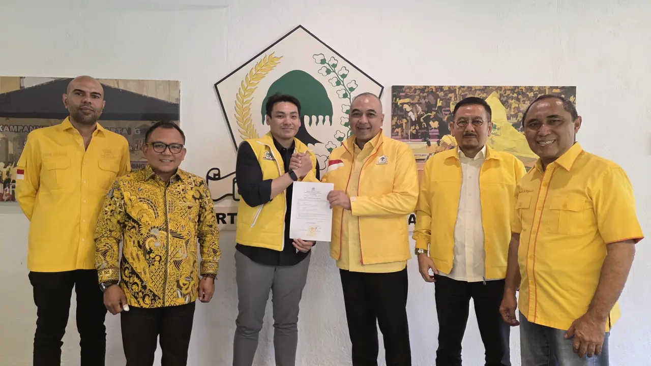 Ketua AMPG DKI Jakarta, Rob Clinton Kardinal (ketiga dari kiri) bersama Ahmed Zaki Iskandar (keempat dari kiri) (Istimewa)