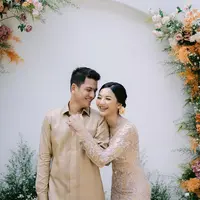 Intip penampilan Glenca Chysara dalam balutan kebaya saat resmi dilamar Rendi Jhon. (Instagram/glencachysaraofficial).