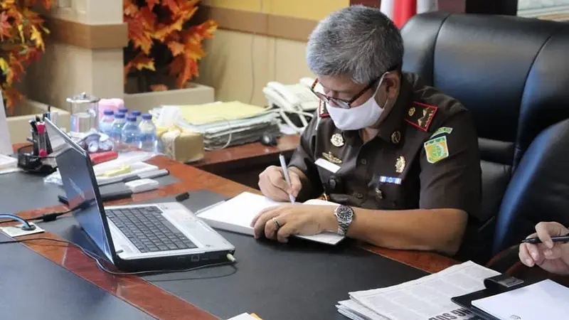 Kepala Kejati Sulsel, Firdaus Dewilmar memerintahkan penyidik lakukan penyelidikan mendalam dugaan korupsi proyek pembangunan jaringan pipa distribusi avtur milik Pertamina senilai Rp155 miliar (Liputan6.com/ Eka Hakim)