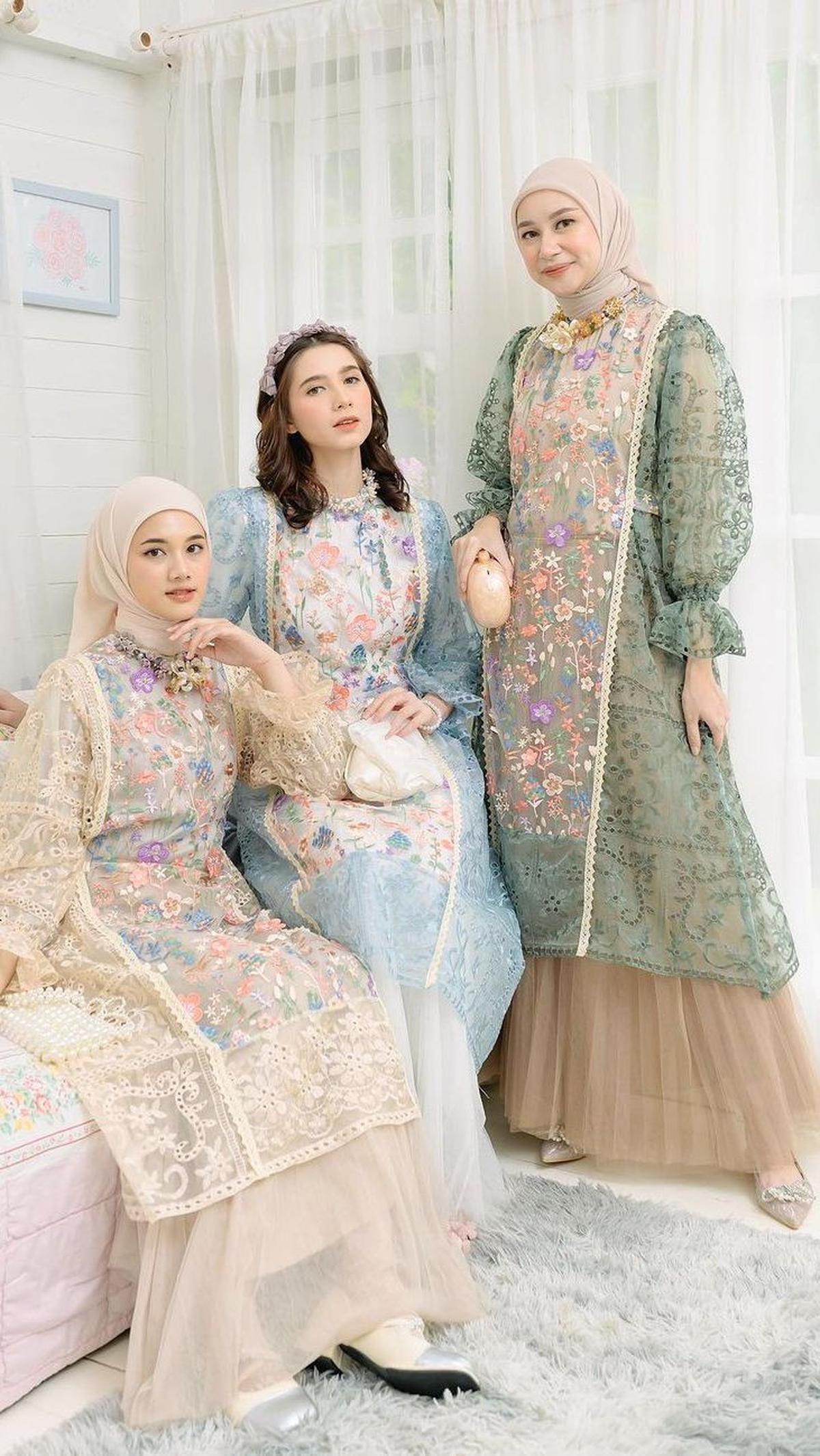 <b>Dress dengan Bordir&nbsp;</b>