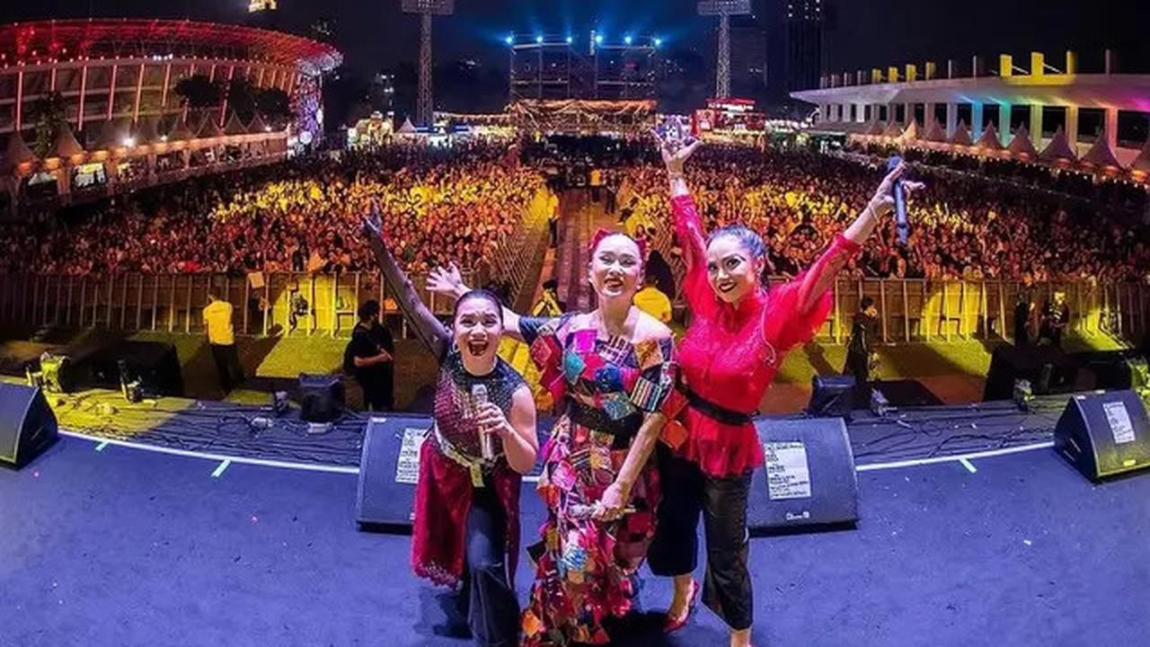 Gaya Kompak Tiga Diva Krisdayanti, Ruth Sahanaya, dan Titi DJ  di Satu Panggung, Tampil Energik di Usia 50an