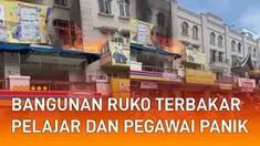 Sebuah bangunan ruko terbakar. Insiden itu terjadi di ruko Jalan Danau Sunter, Jakarta Utara.