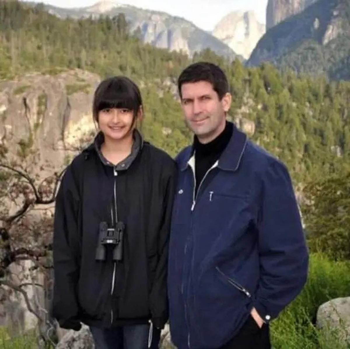 Potret Kedekatan Stephanie Poetri dan Ayahnya, Andrew Hollis Dougharty