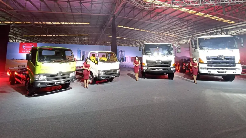 PT Hino Motors Sales Indonesia (HMSI) meluncurkan semua kendaraannya dengan standar mesin emisi Euro4