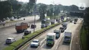 Kendaraan melintasi ruas jalan tol di Jakarta, Selasa (19/5/2020). PT Jasa Marga (Persero) Tbk memprediksi volume lalu lintas selama Lebaran akan mengalami penurunan signifikan sebesar 62,5 persen untuk pra Idul Fitri akibat larangan mudik selama pandemi COVID-19. (Liputan6.com/Immanuel Antonius)