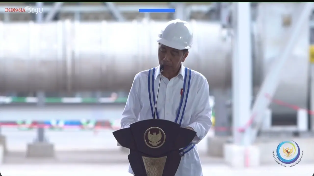 Presiden Joko Widodo (Jokowi) meresmikan smelter tembaga PT Freeport Indonesia di Gresik, Jawa Timur. (Arief/Liputan6.com)