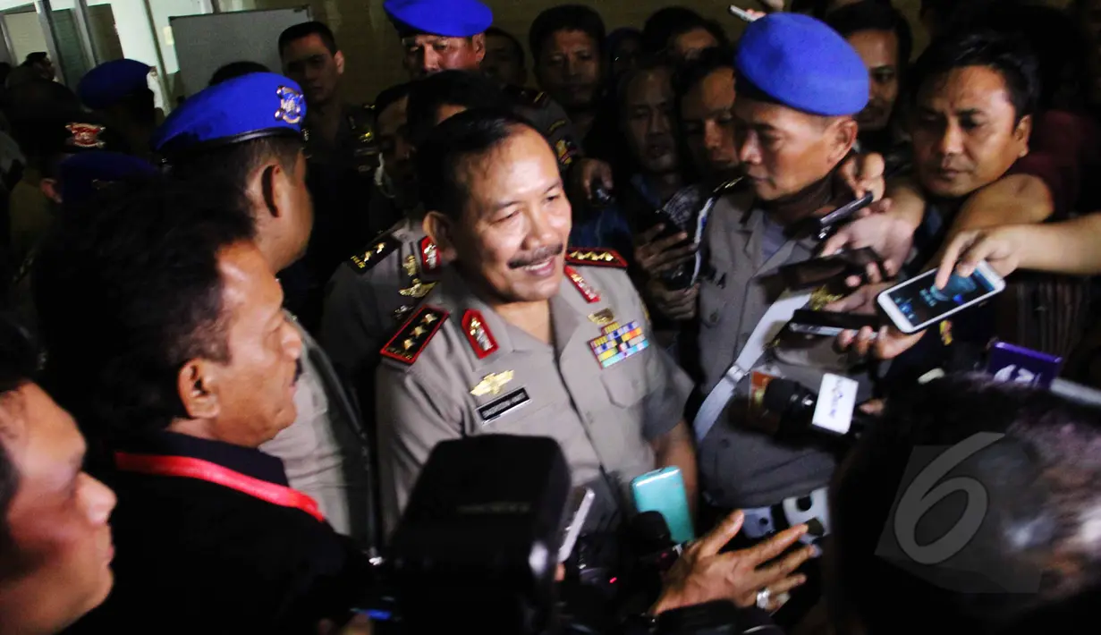 Komjen Pol Badrodin Haiti usai mengikuti Uji kelayakan dan kepatutan (fit and proper test) calon Kapolri di Komisi III DPR, Jakarta, Kamis (16/4/2015). (Liputan6.com/Helmi Afandi)